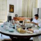 Presiden RI Jokowi dan Menteri Pertahanan Prabowo Subianto makan siang Bareng. (Instagram.com/@prabowo) 
