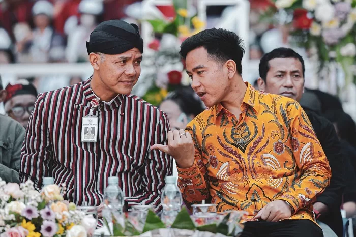 Gubernur Jawa Tengah, Ganjar Pranowo Bersama Wali Kota Surakarta Gibran Rakabuming Raka. (Facbook.com/@Ganjar Pranowo )