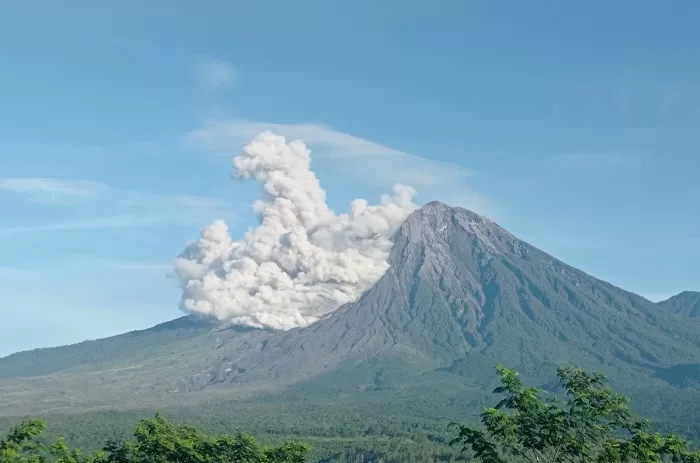 Aktivitas vulkanis Gunung Semeru di Jawa Timur. (Dok. Magma.esdm.go.id) 