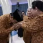 Menteri Pertahanan RI Prabowo Subianto menunjukkan sikap santun dan hormat saat bertemu dan berpapasan dengan istri para seniornya. (Facbook.com/@Kementerian Pertahanan Republik Indonesia )