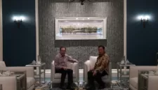 Menteri Pertahanan (Menhan) Prabowo Subianto saat bertemu dengan Perdana Menteri (PM) Malaysia Anwar Ibrahim. (Dok Tim Media Prabowo Suianto)